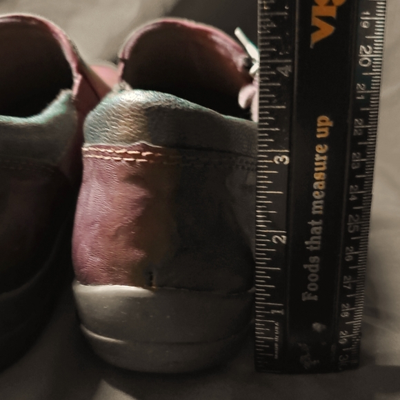 NEW Earth Origins Leather Clogs in Rouge Merlot - Picture 7 of 16